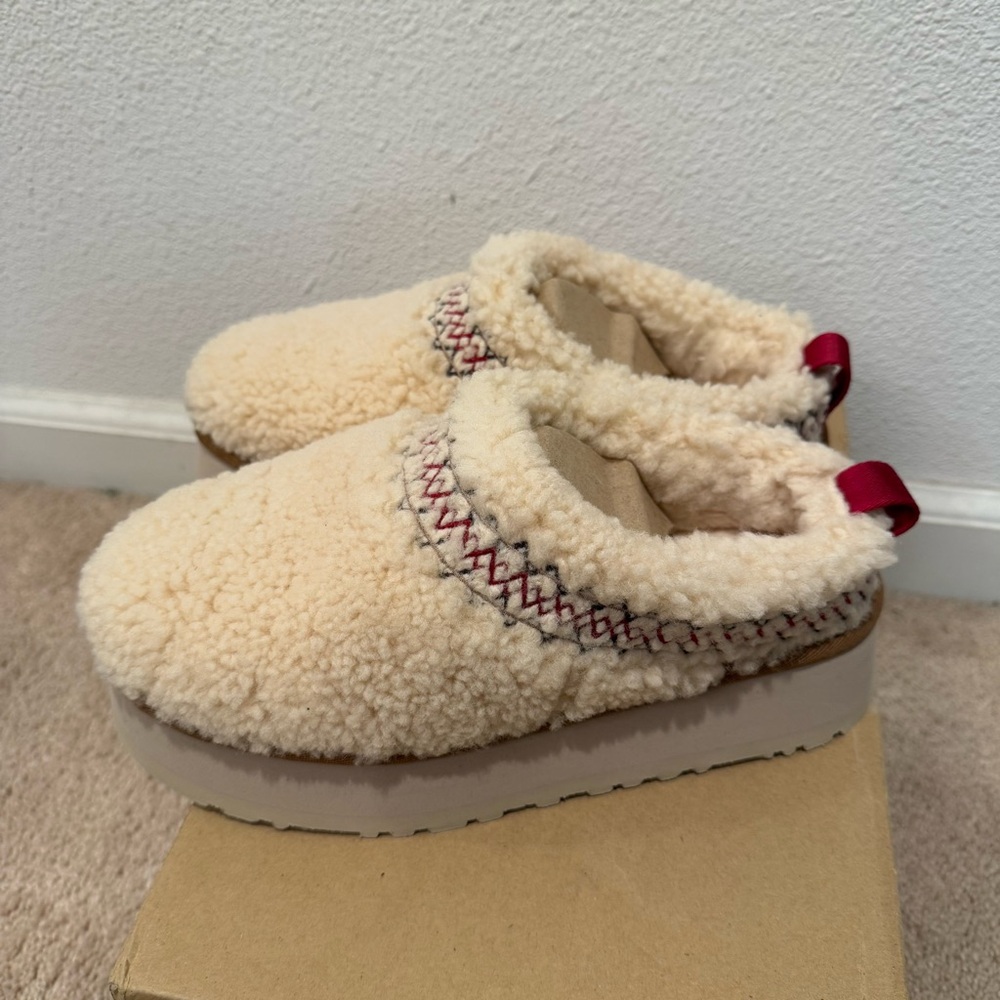 BNIB UGG TAZZ BRAID SHEEPSKIN PLATFORM SLIPPERS SHOES SZ6 Natural